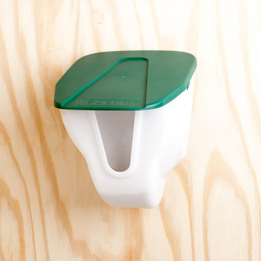 Karmnik dla drobiu 2,5 kg – montowany na ścianę