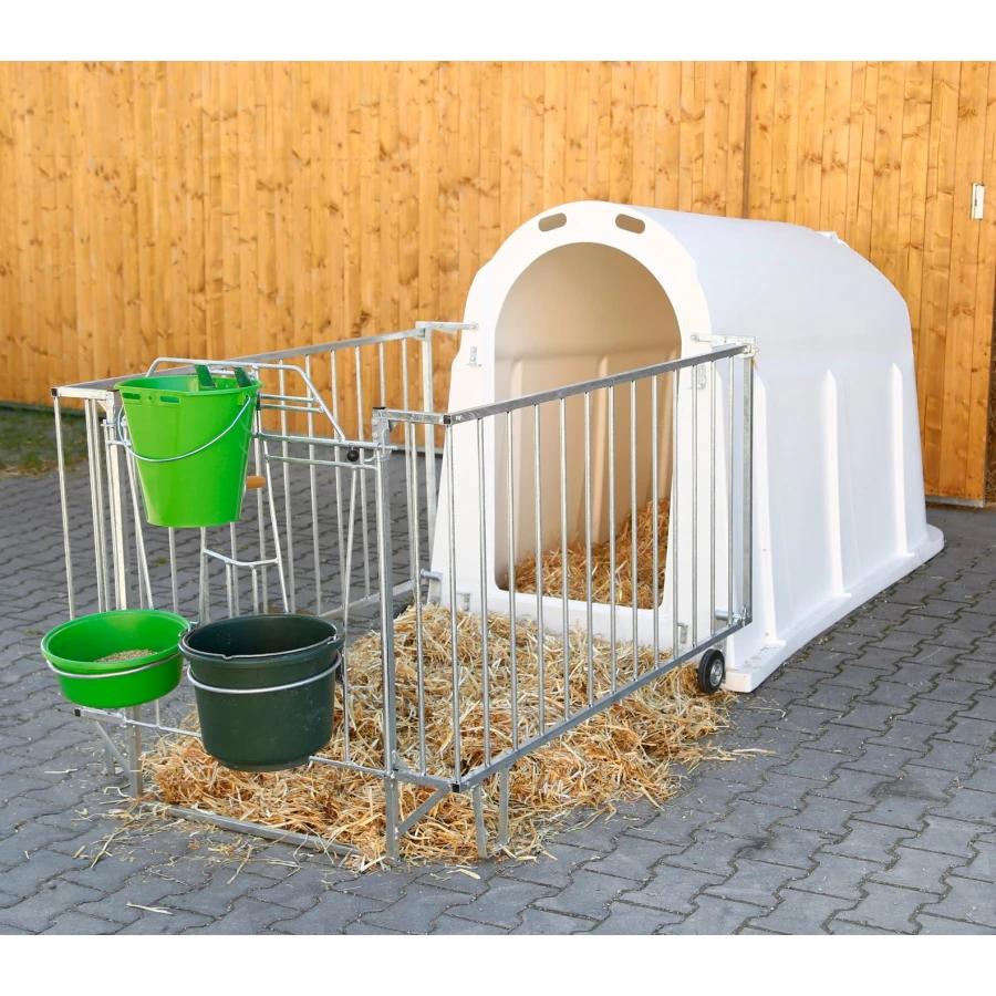 Budka dla cieląt Premium PE UV+ z lekkim wygrodzeniem – Kerbl