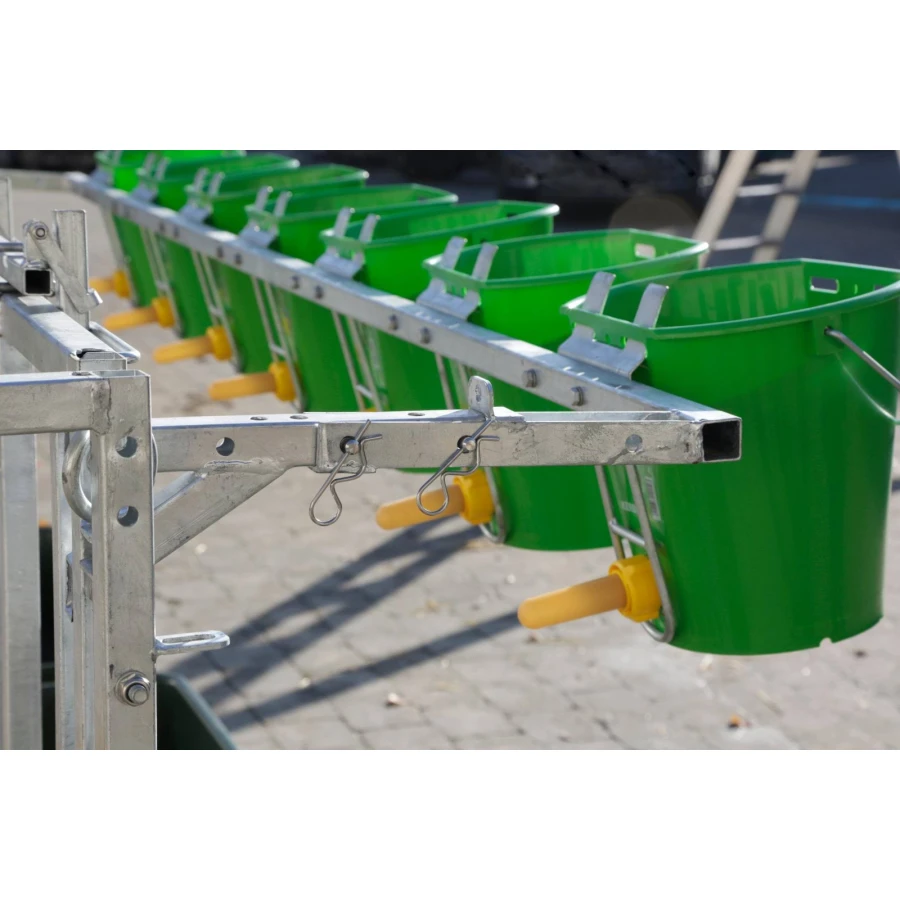 Budka dla cieląt Premium XL z wygrodzeniem dla 5 cieląt – zestaw 10 szt. – Kerbl