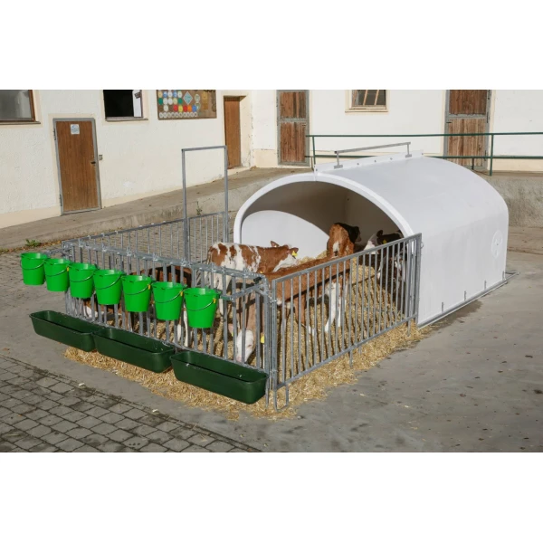 Budka dla cieląt Premium XXL dla 7 cieląt z wygrodzeniem – Kerbl